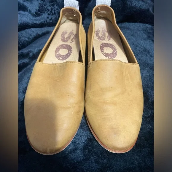Sorel Tan Loafers Sleek Slip-On Design - Picture 11 of 13
